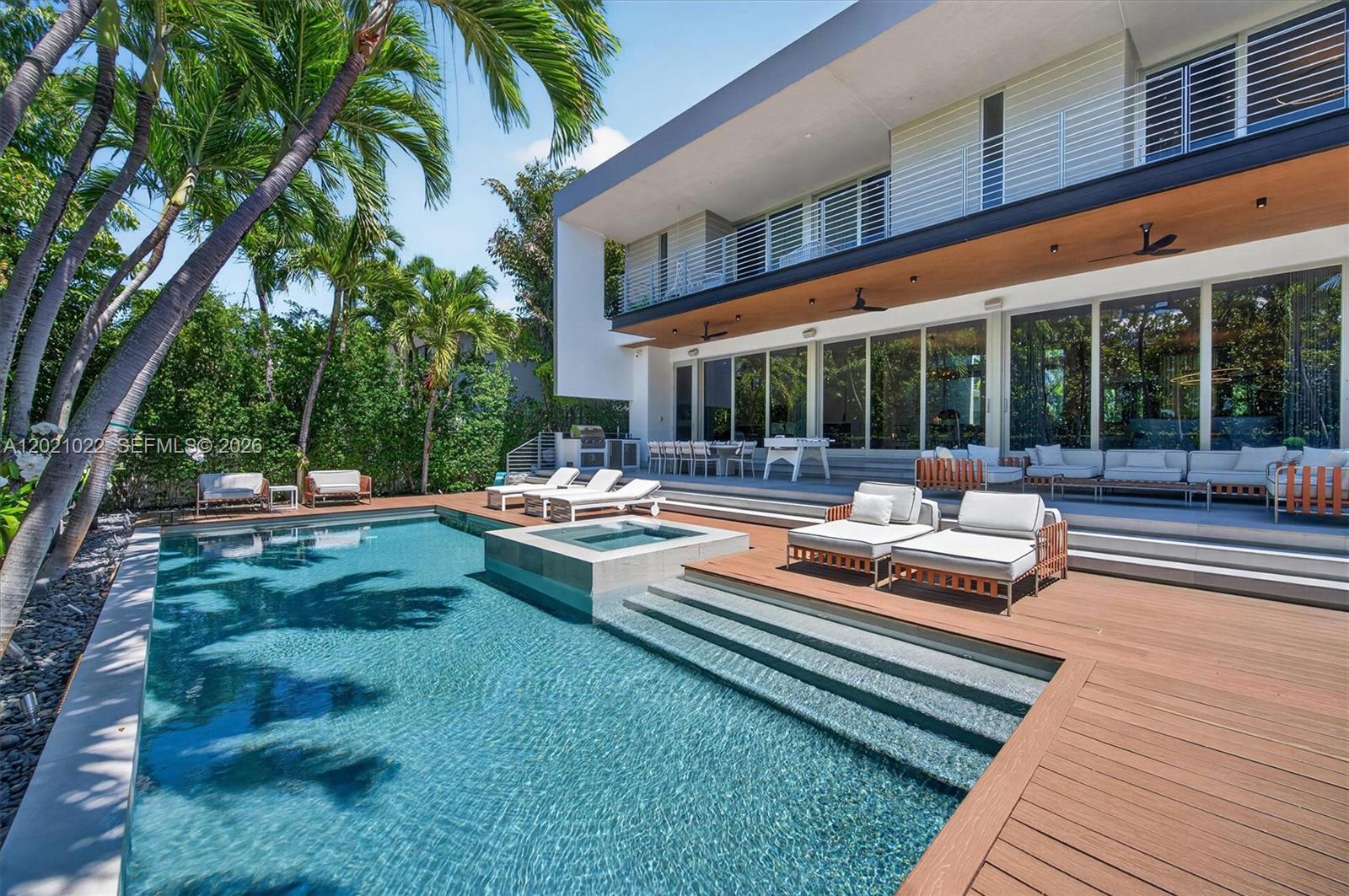 625 Curtiswood Dr, Key Biscayne FL 33149