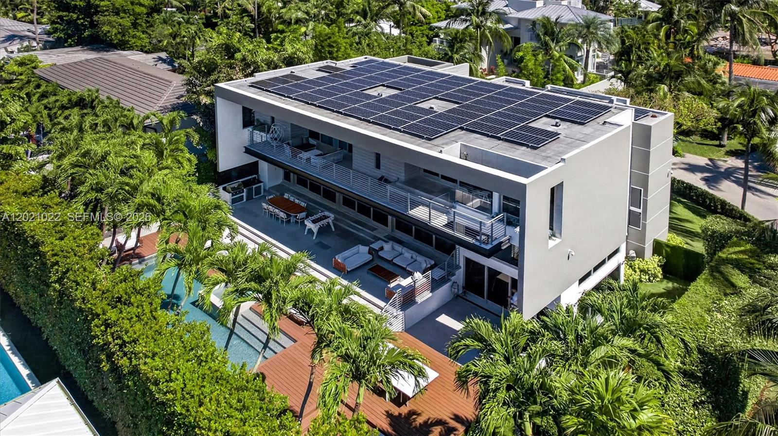 625 Curtiswood Dr, Key Biscayne FL 33149