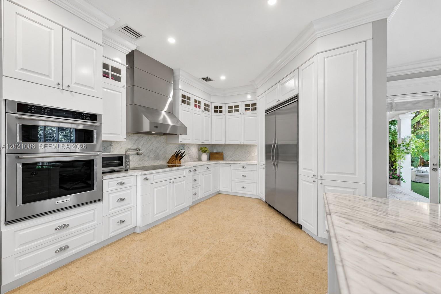 442 Ridgewood Rd, Key Biscayne FL 33149