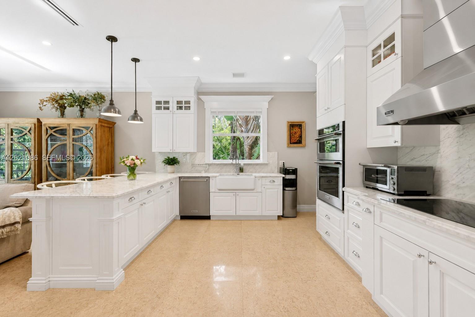 442 Ridgewood Rd, Key Biscayne FL 33149