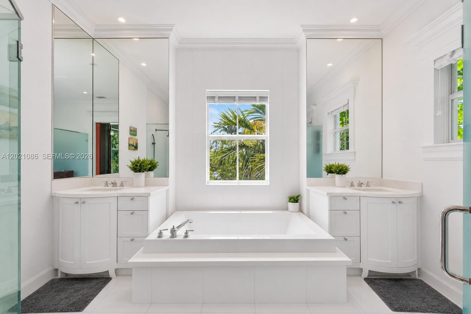442 Ridgewood Rd, Key Biscayne FL 33149