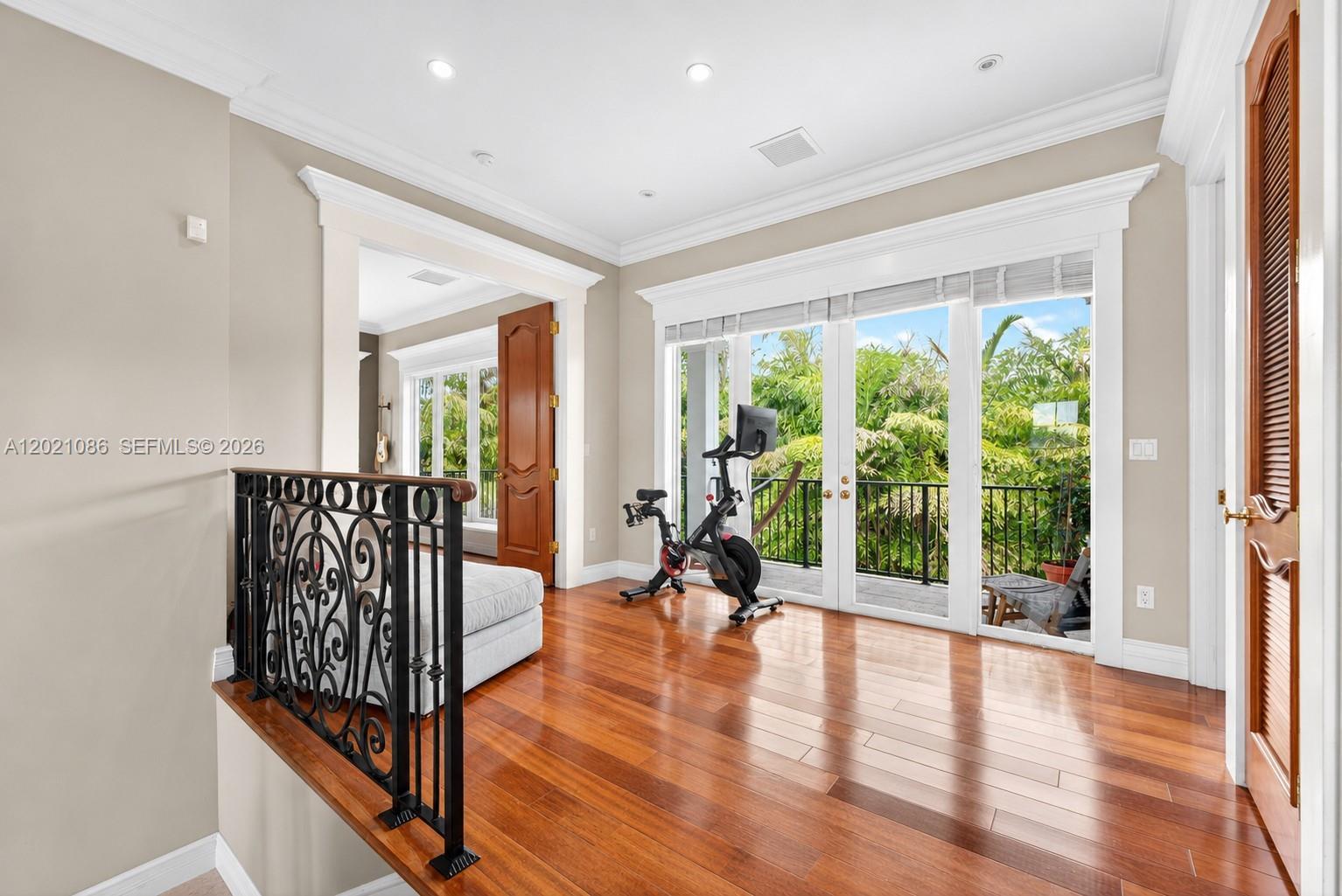 442 Ridgewood Rd, Key Biscayne FL 33149