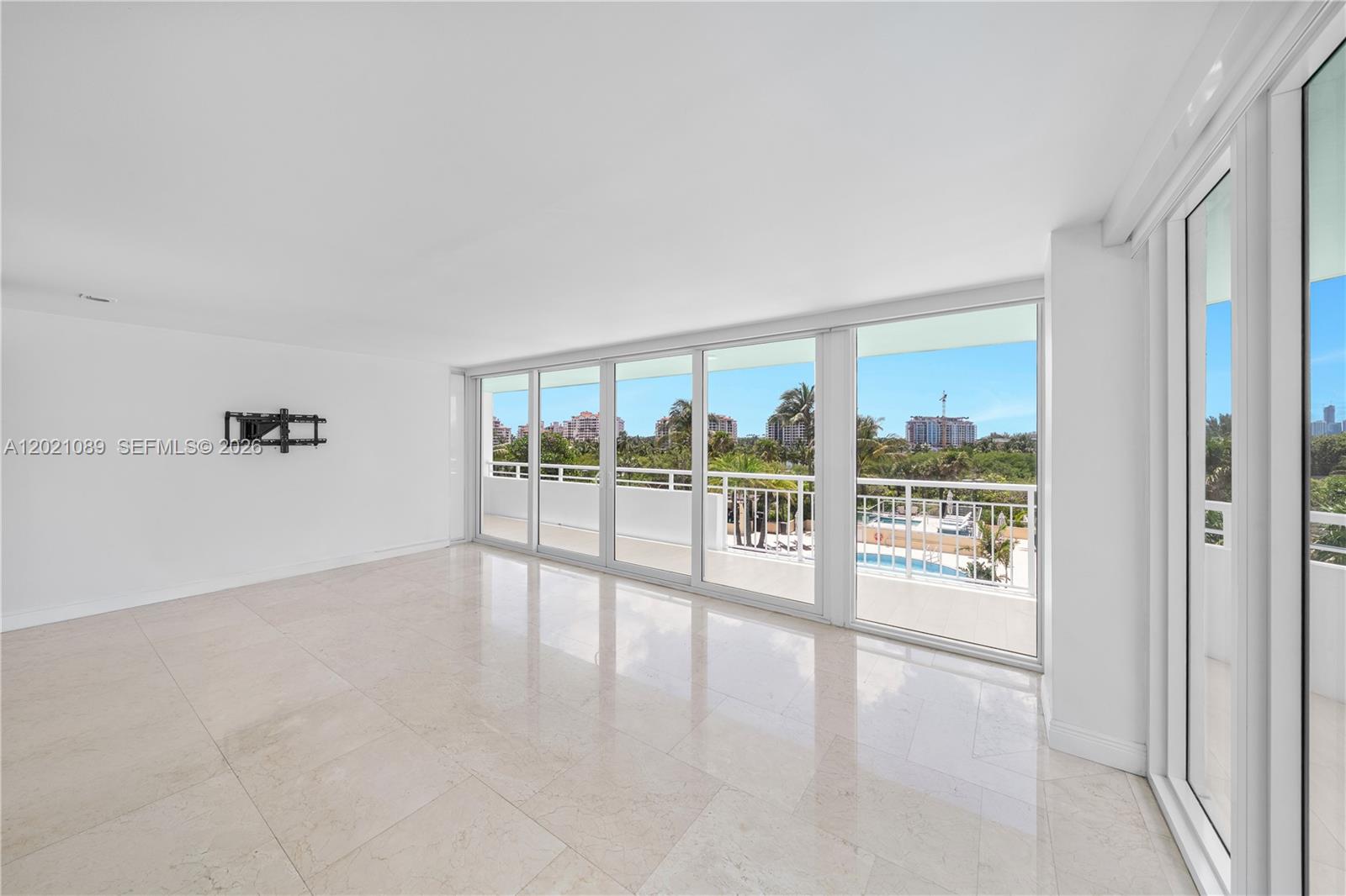 400 S Pointe Dr #409, Miami Beach FL 33139