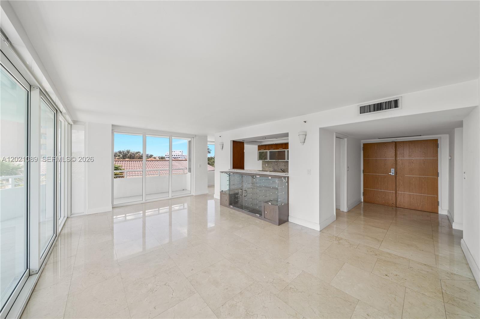 400 S Pointe Dr #409, Miami Beach FL 33139