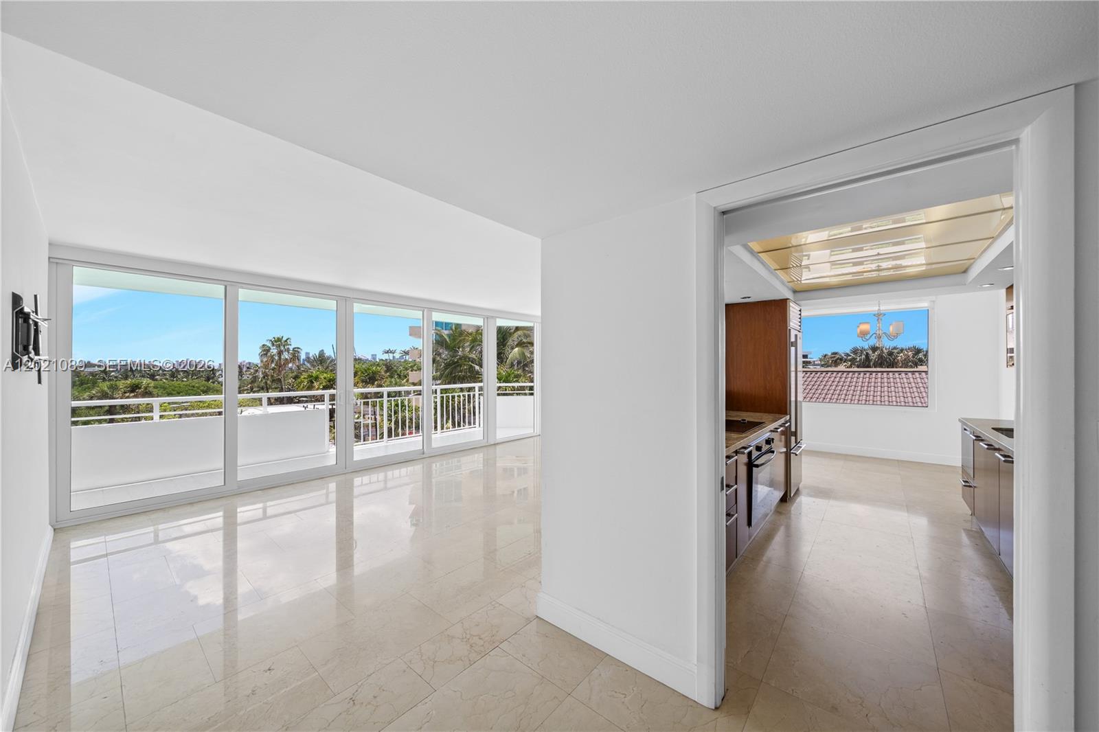 400 S Pointe Dr #409, Miami Beach FL 33139