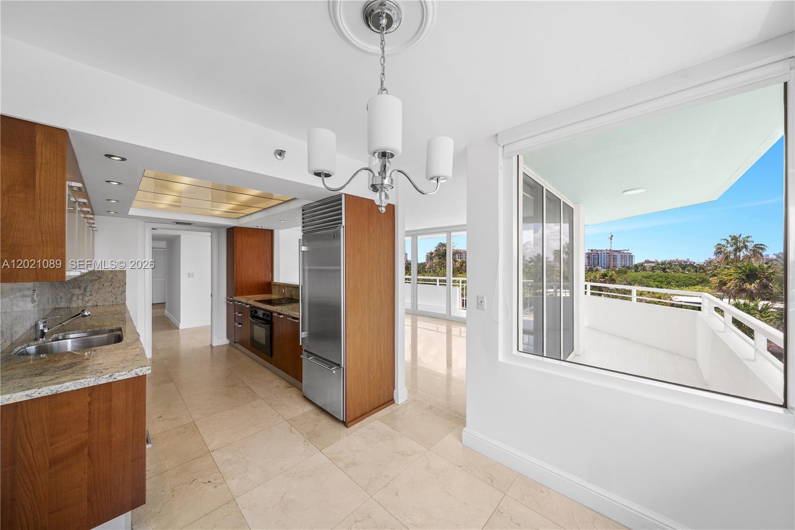 400 S Pointe Dr #409, Miami Beach FL 33139