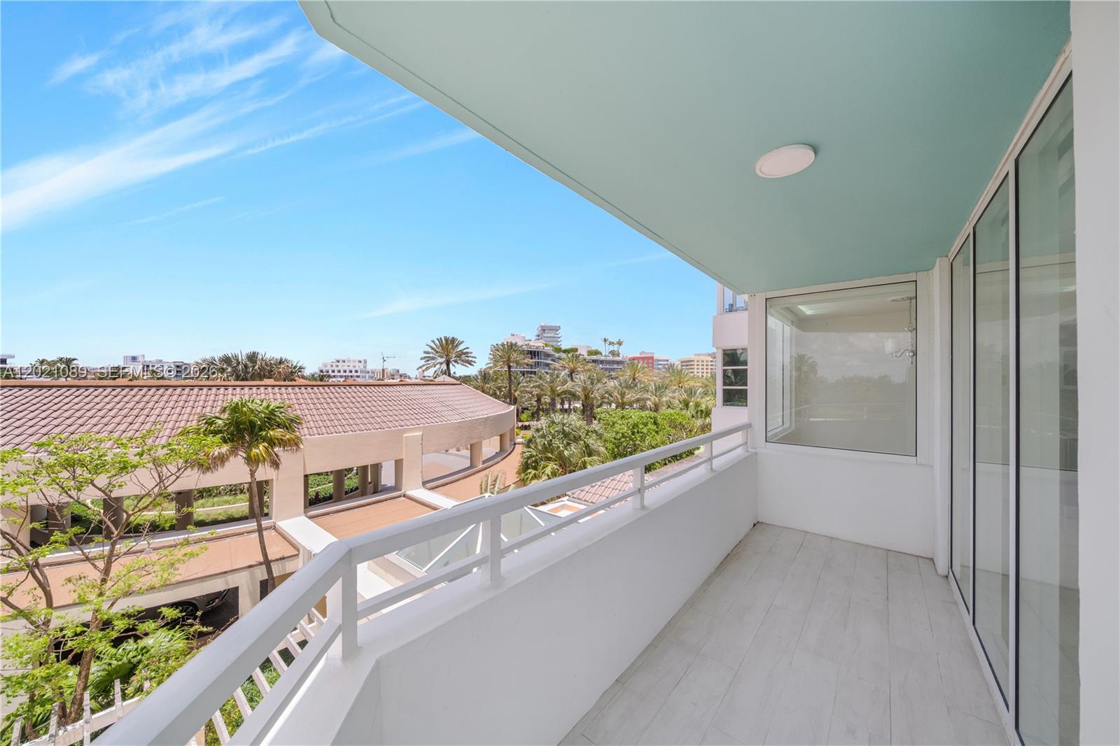400 S Pointe Dr #409, Miami Beach FL 33139