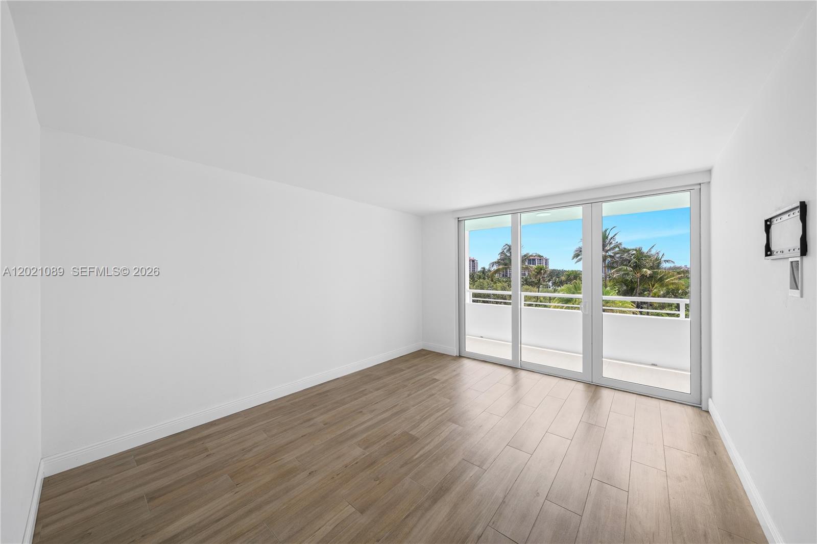 400 S Pointe Dr #409, Miami Beach FL 33139