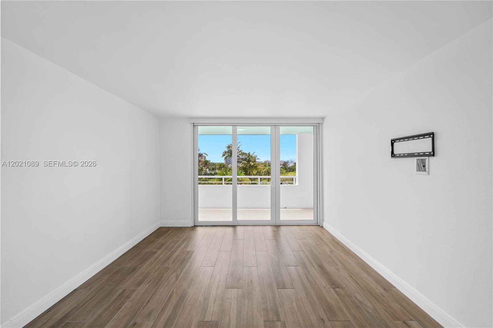 400 S Pointe Dr #409, Miami Beach FL 33139