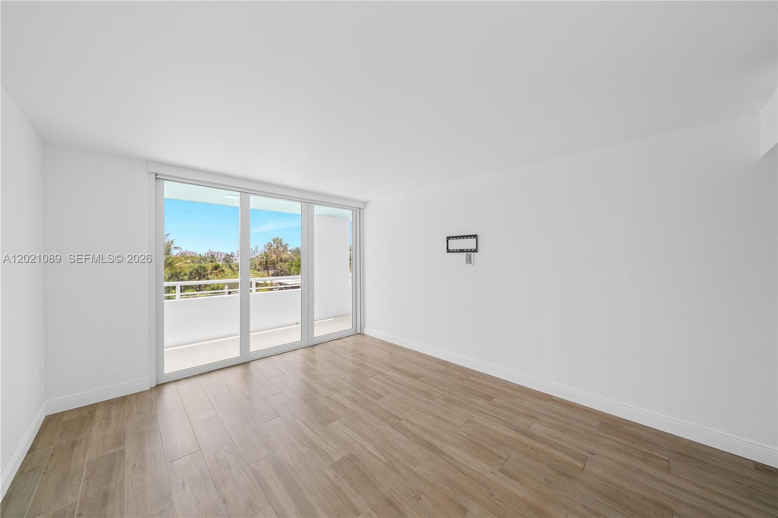400 S Pointe Dr #409, Miami Beach FL 33139