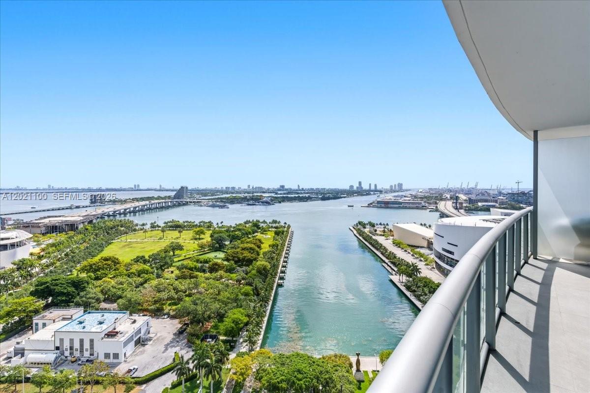 888 Biscayne Blvd #2212, Miami FL 33132
