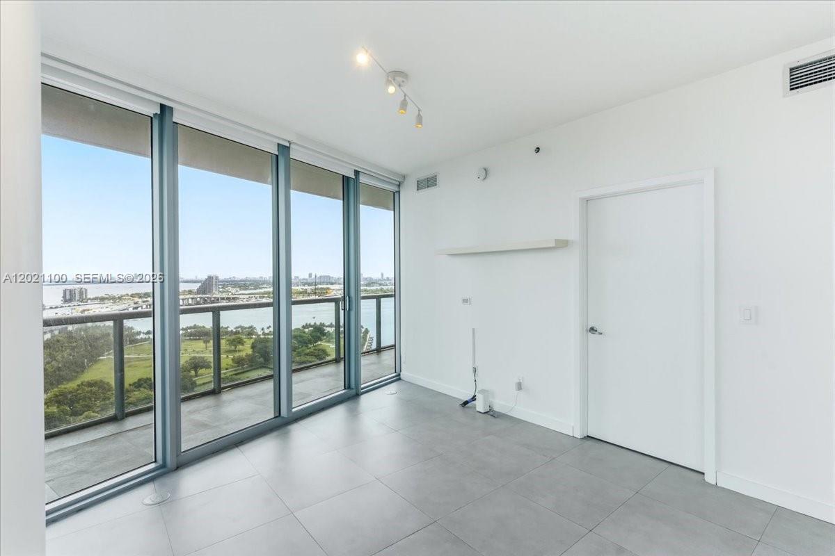 888 Biscayne Blvd #2212, Miami FL 33132