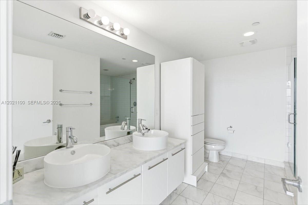888 Biscayne Blvd #2212, Miami FL 33132