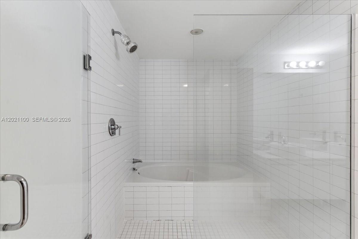 888 Biscayne Blvd #2212, Miami FL 33132
