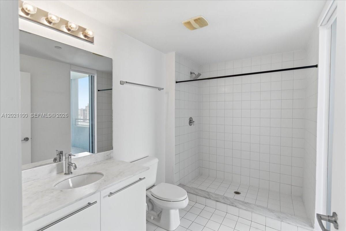 888 Biscayne Blvd #2212, Miami FL 33132