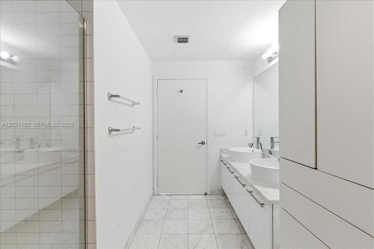 888 Biscayne Blvd #2212, Miami FL 33132