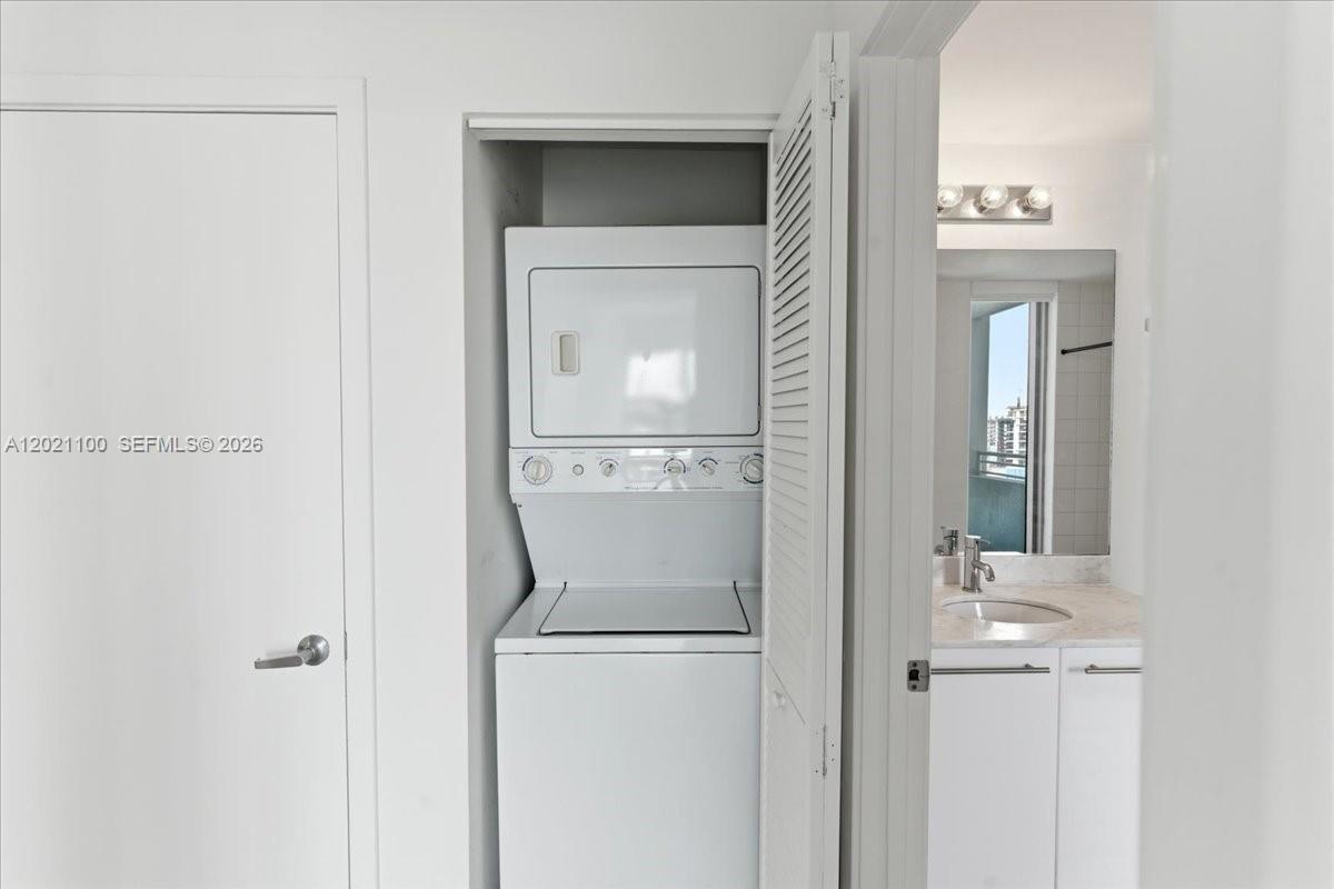 888 Biscayne Blvd #2212, Miami FL 33132