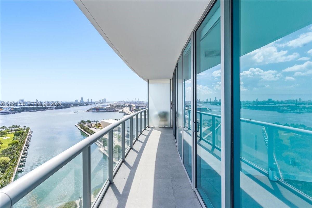 888 Biscayne Blvd #2212, Miami FL 33132