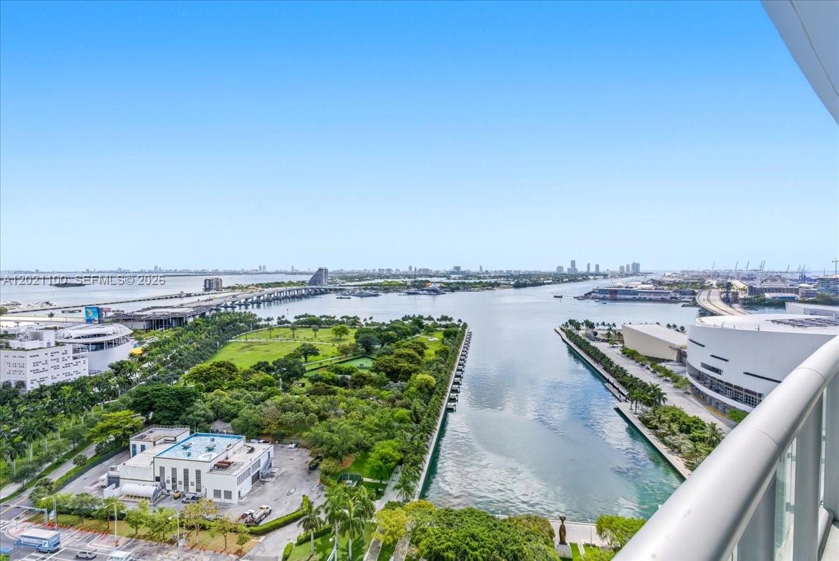 888 Biscayne Blvd #2212, Miami FL 33132