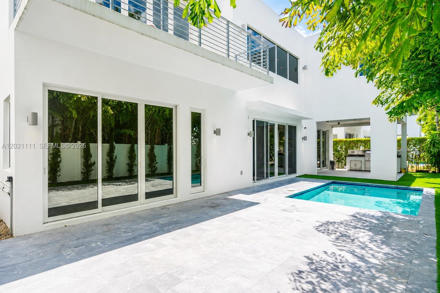 10267 NW 75th Ter, Doral FL 33178