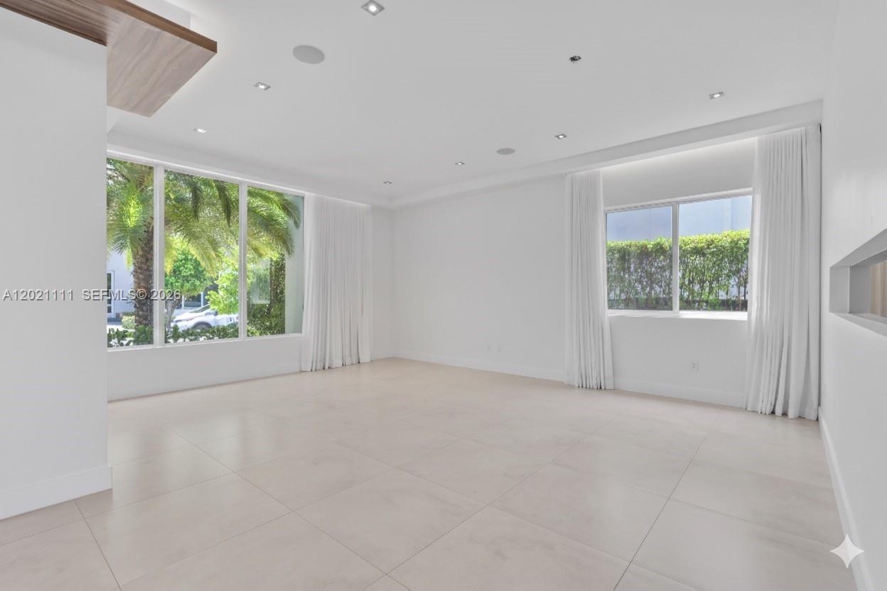 10267 NW 75th Ter, Doral FL 33178