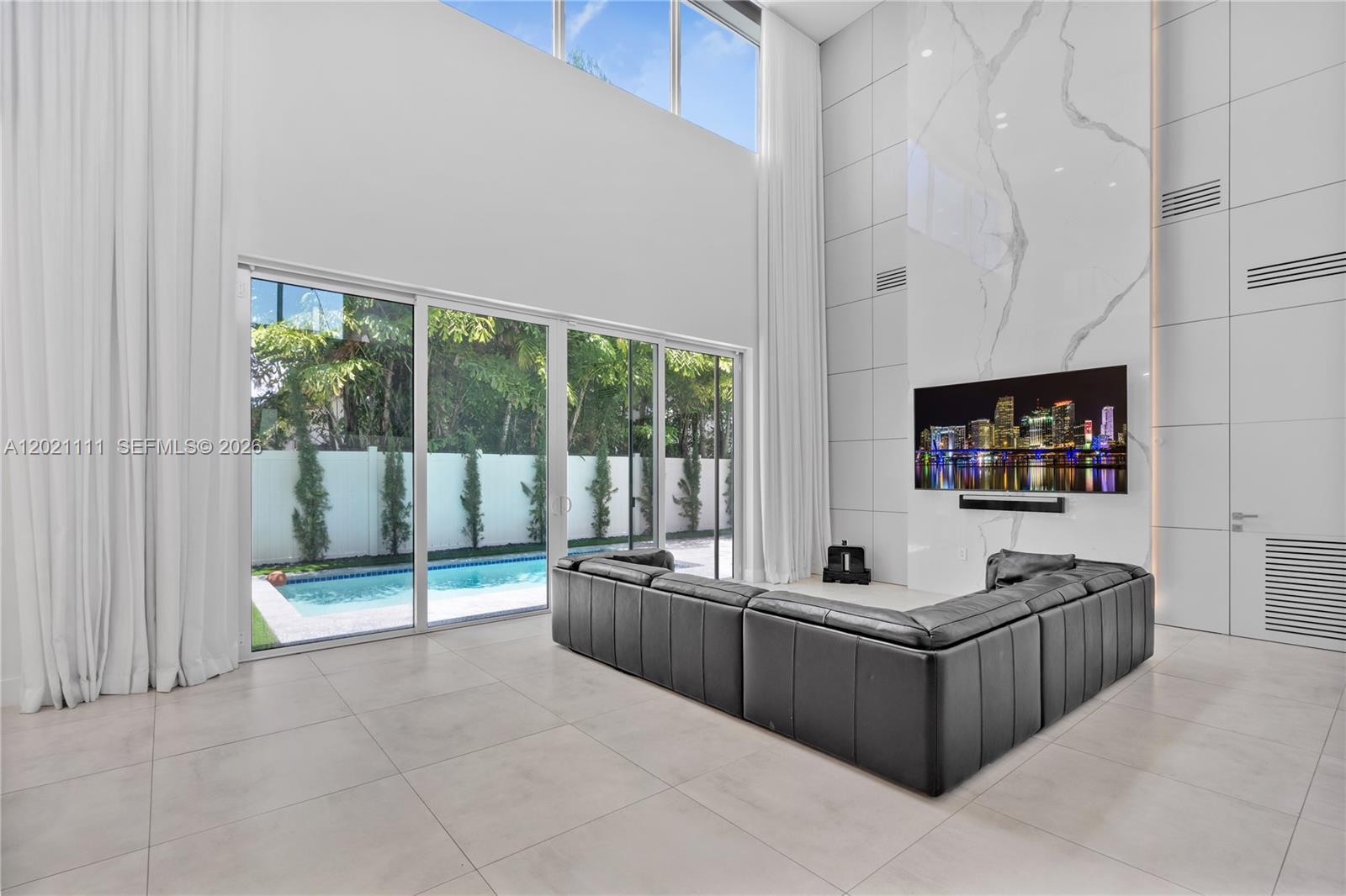 10267 NW 75th Ter, Doral FL 33178