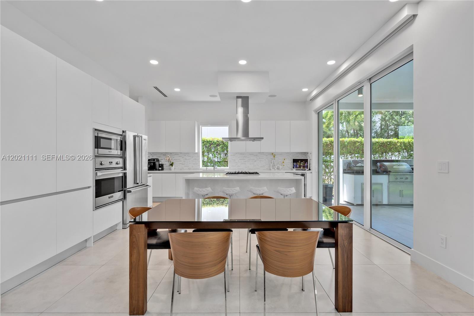 10267 NW 75th Ter, Doral FL 33178