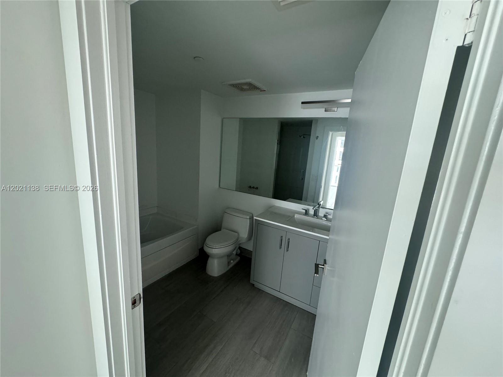 500 Brickell Ave #3204, Miami FL 33131