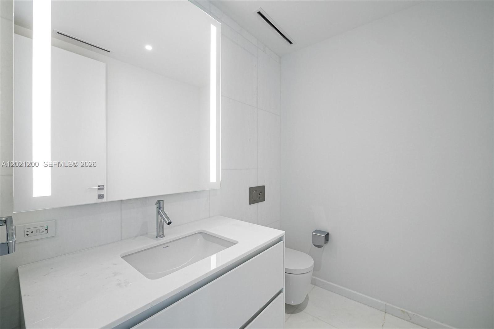 300 Biscayne Boulevard Way #2906W, Miami FL 33131
