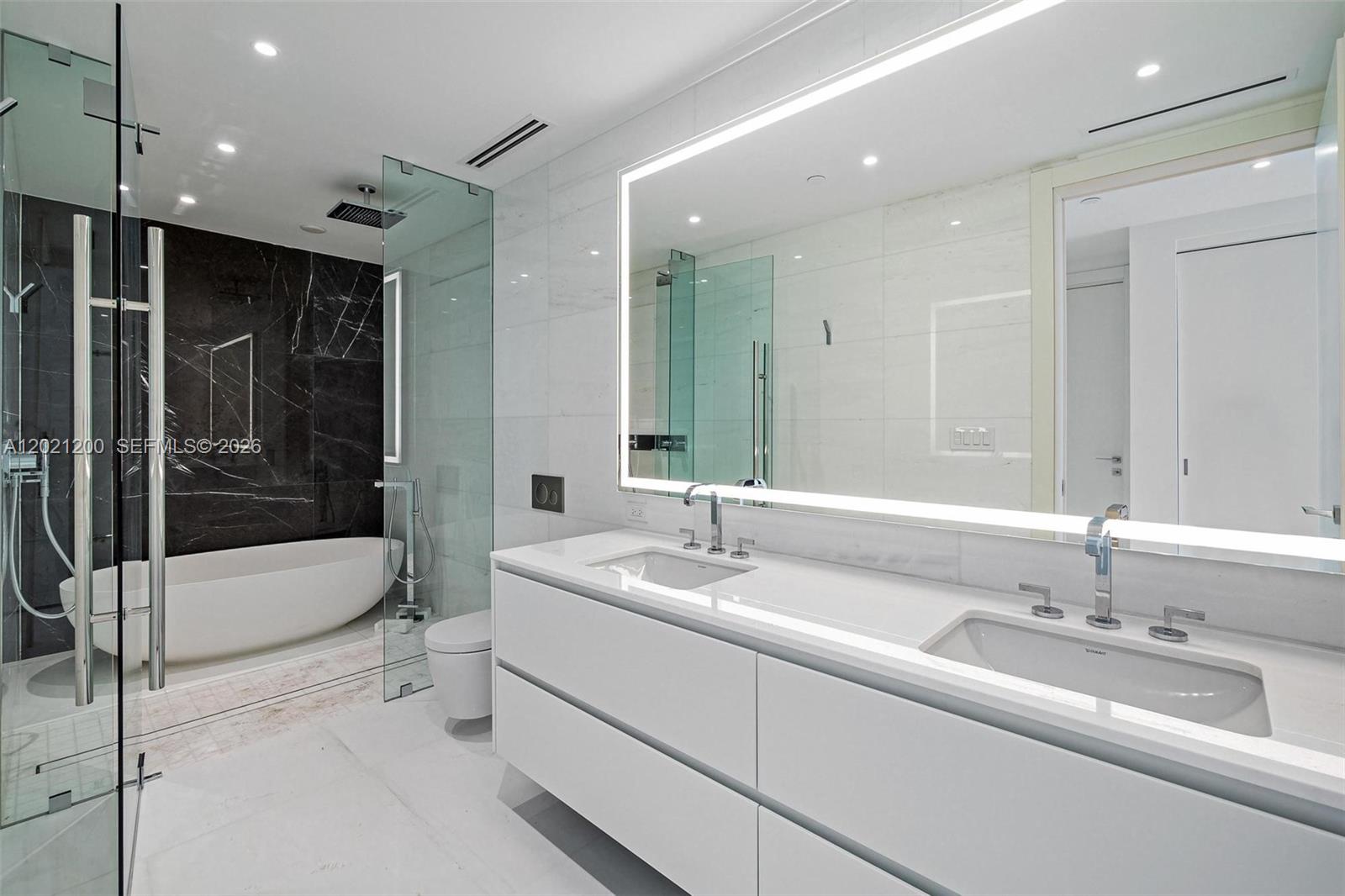 300 Biscayne Boulevard Way #2906W, Miami FL 33131