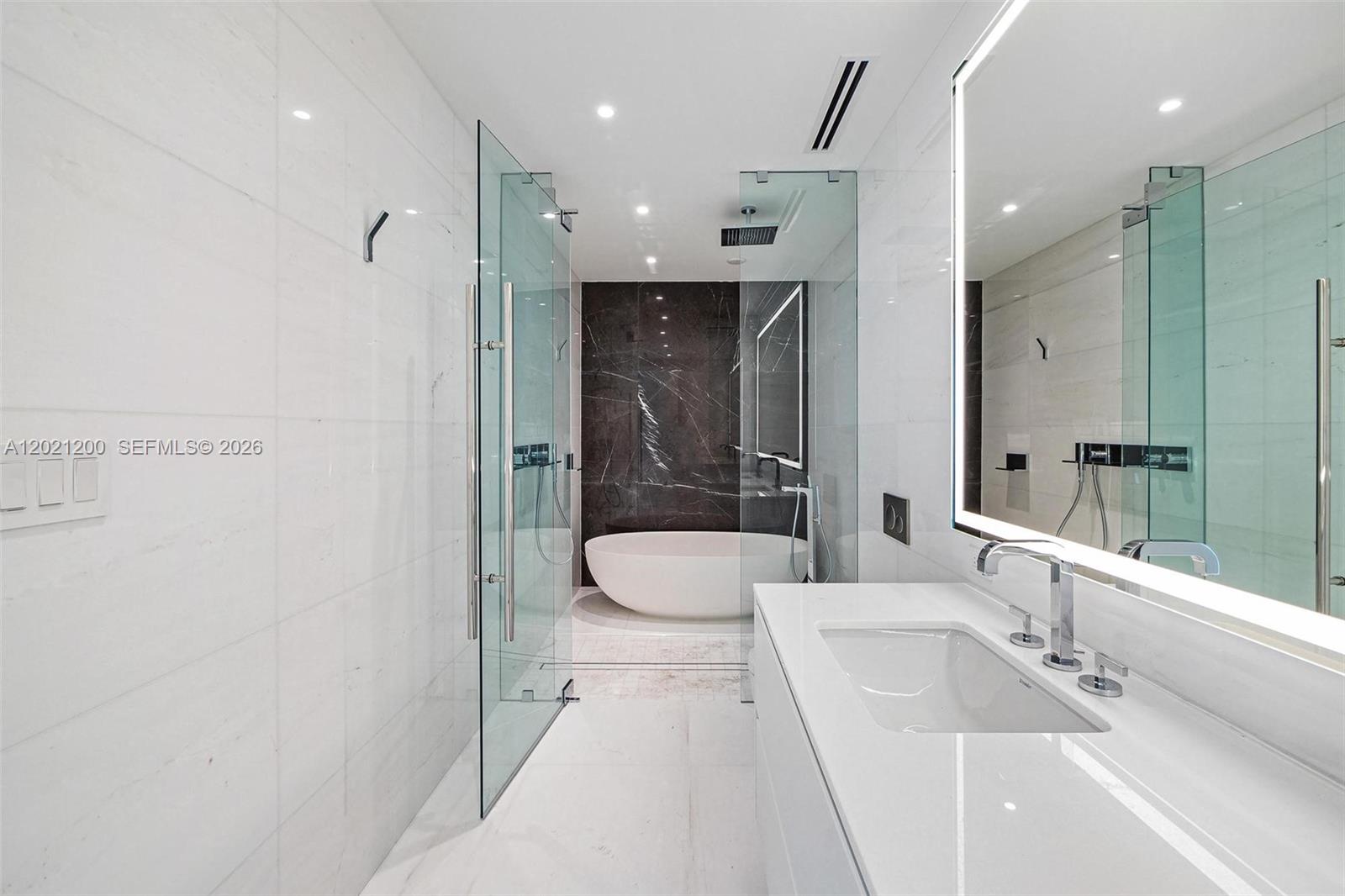 300 Biscayne Boulevard Way #2906W, Miami FL 33131