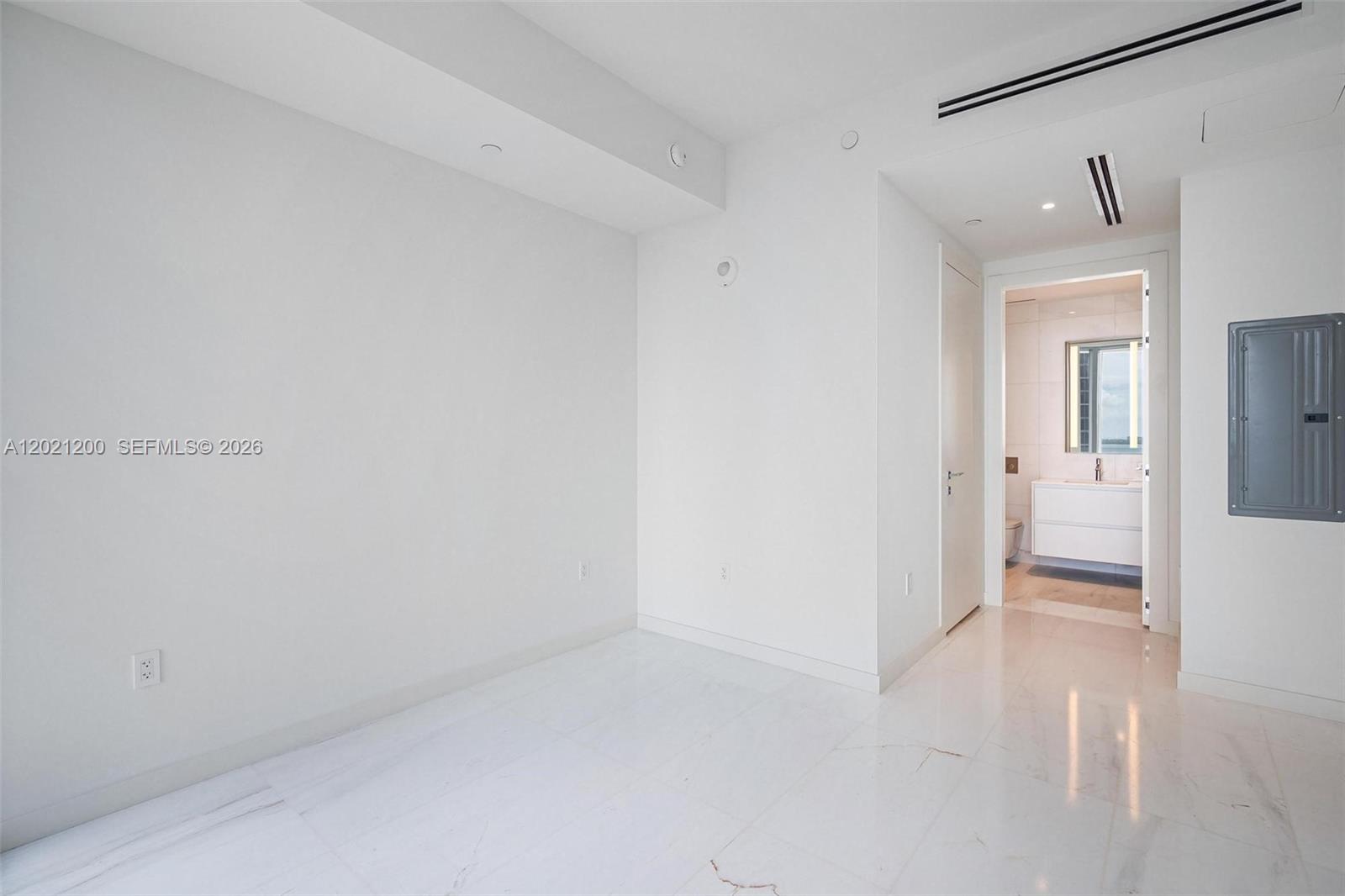 300 Biscayne Boulevard Way #2906W, Miami FL 33131