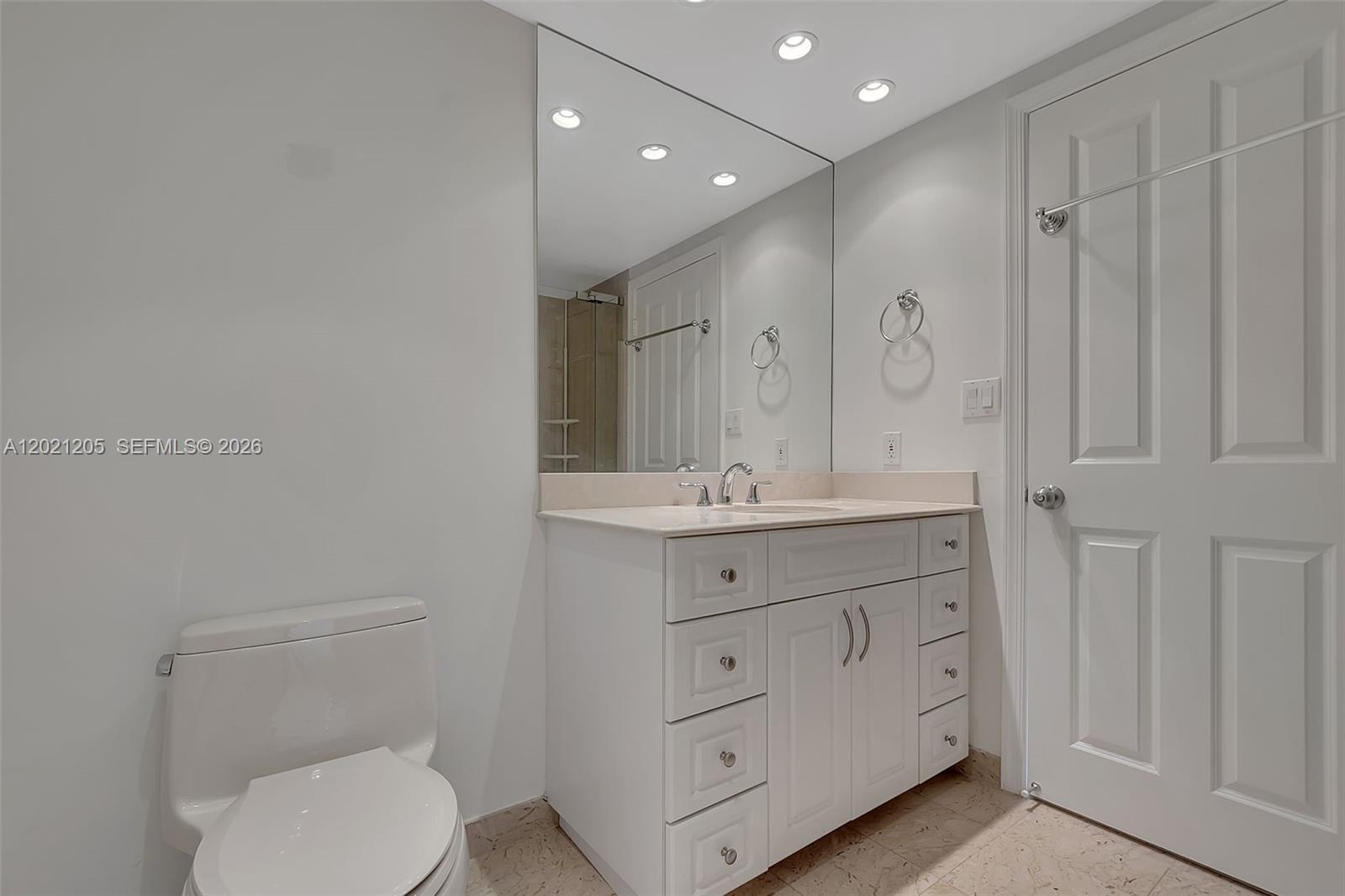 3 Grove Isle Dr #C1606, Coconut Grove FL 33133