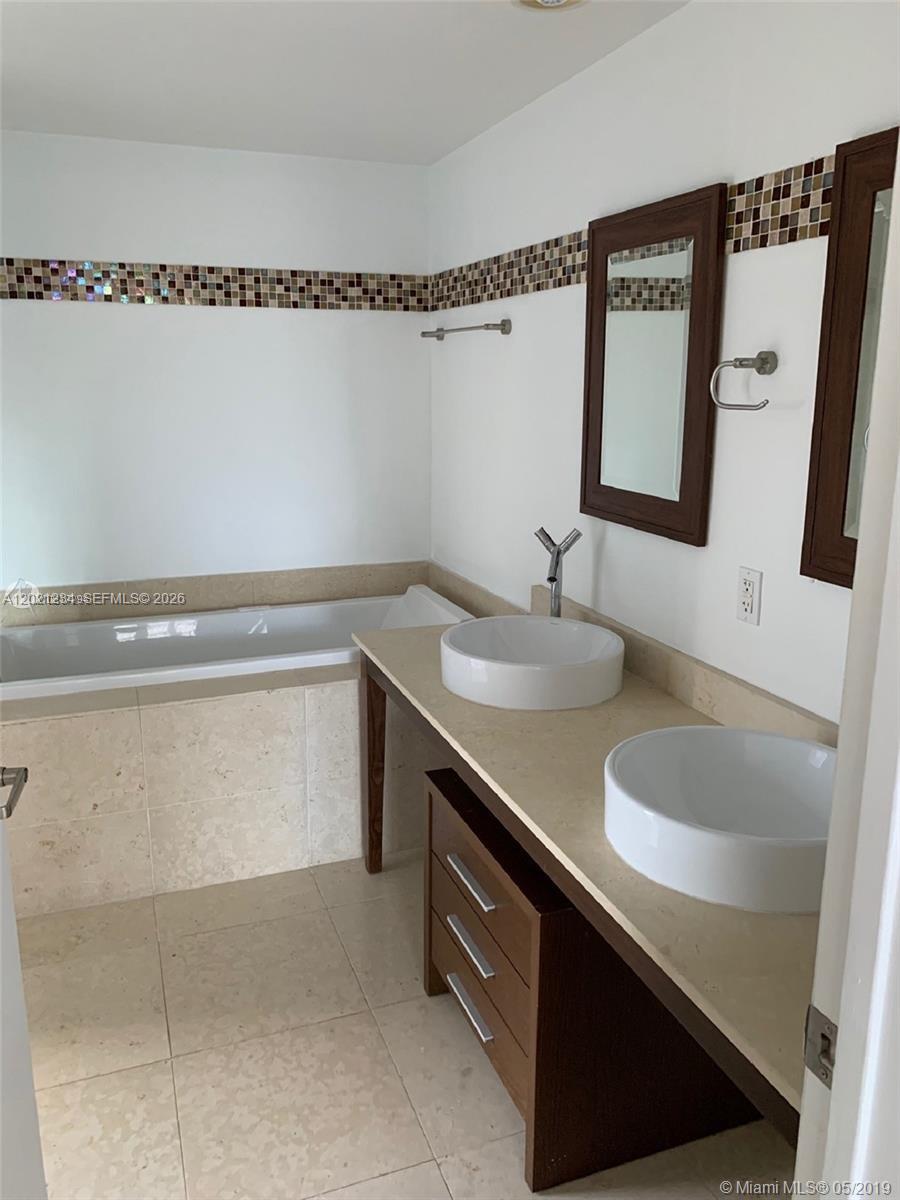 475 Brickell Ave #1813, Miami FL 33131