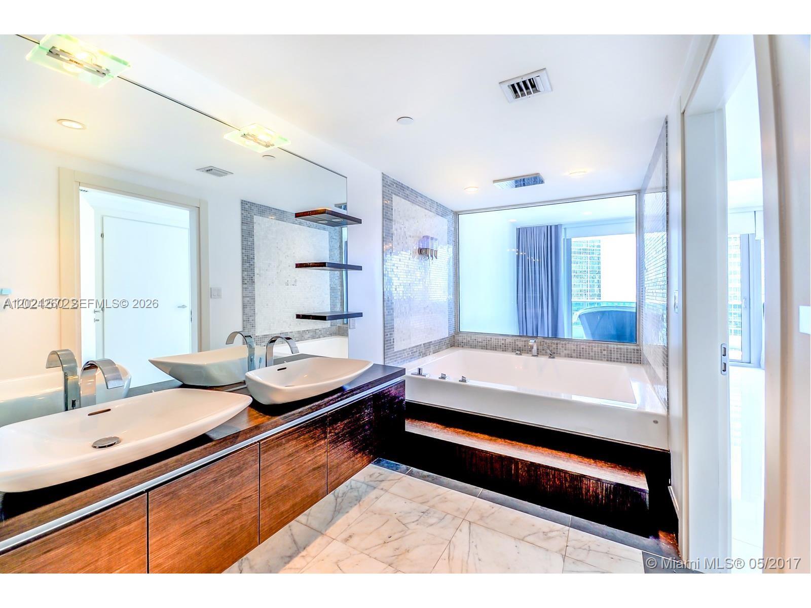 200 Biscayne Boulevard Way #3404, Miami FL 33131
