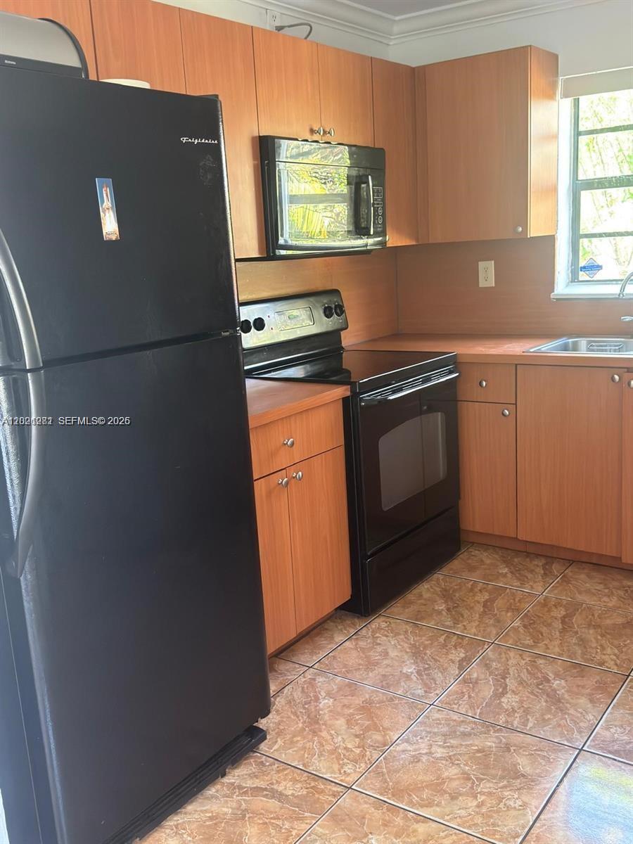 2801 NW 183rd St, Miami Gardens FL 33056