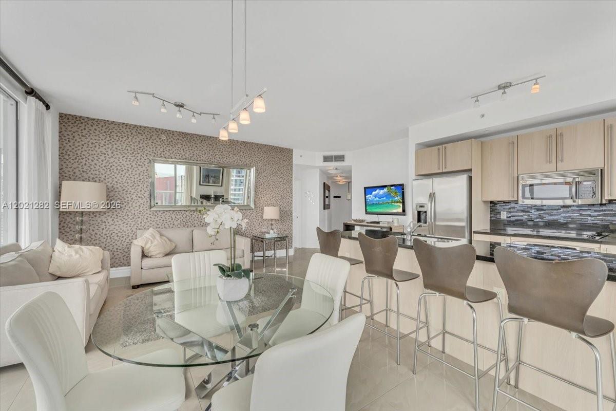79 SW 12th St #3401-S, Miami FL 33130