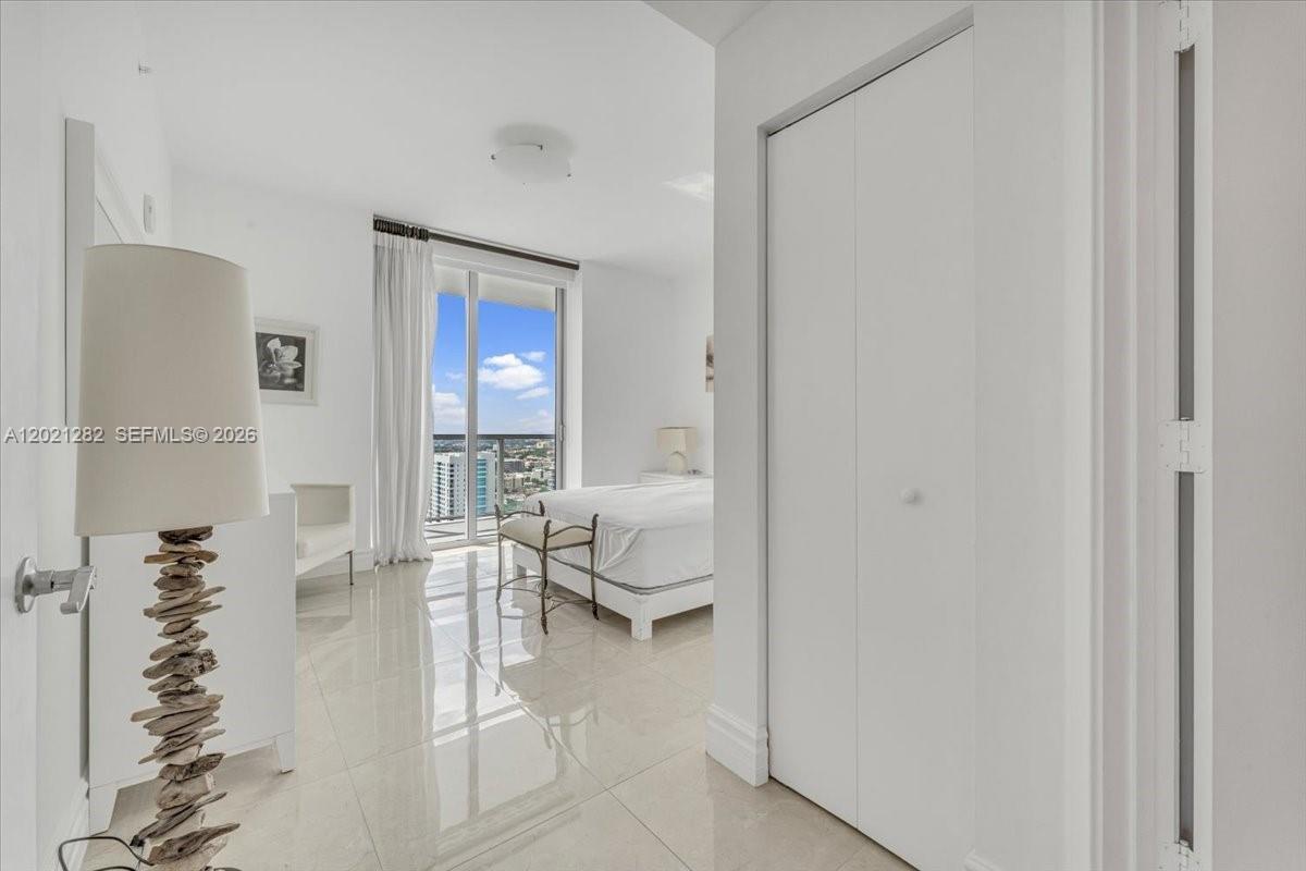 79 SW 12th St #3401-S, Miami FL 33130