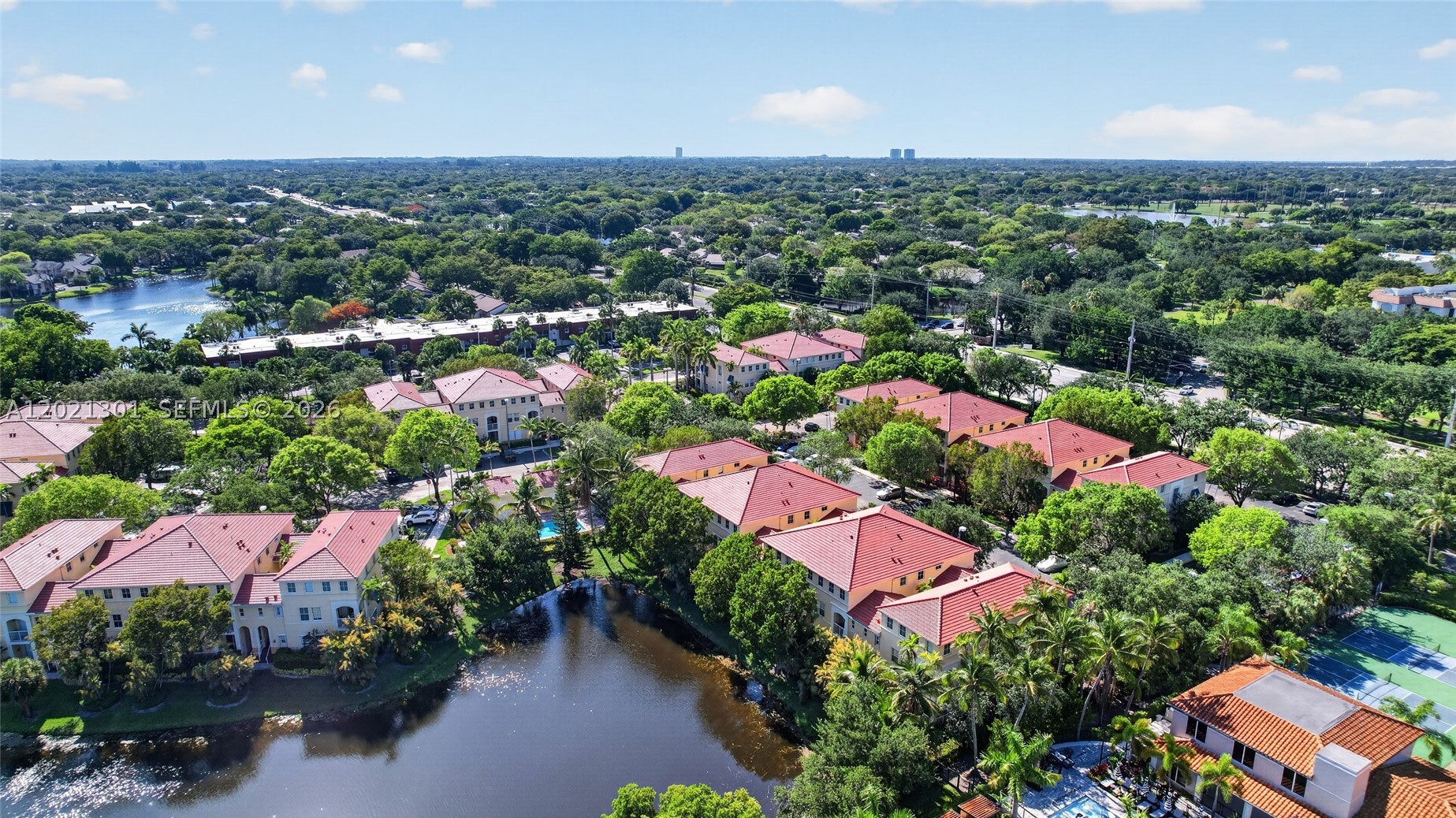 120 Jacaranda Country Club Dr #205, Plantation FL 33324