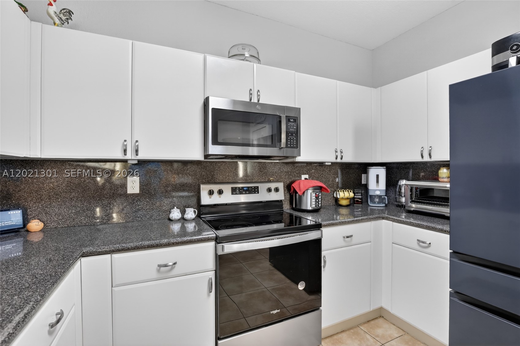 120 Jacaranda Country Club Dr #205, Plantation FL 33324