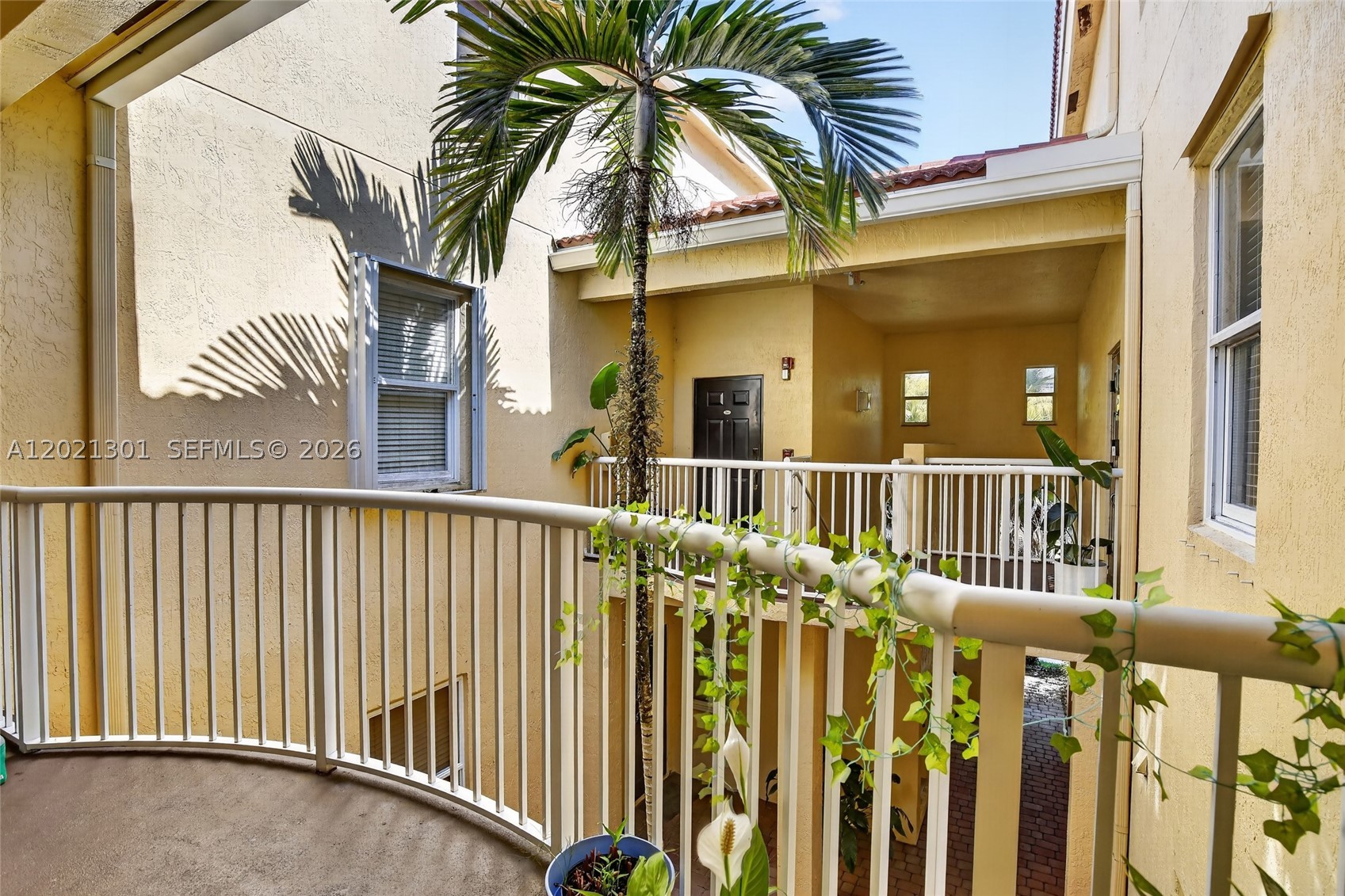 120 Jacaranda Country Club Dr #205, Plantation FL 33324