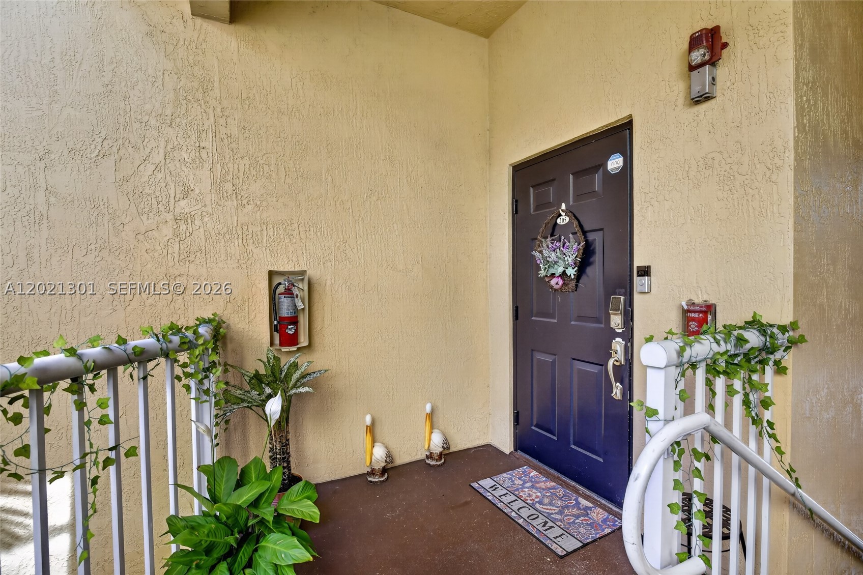 120 Jacaranda Country Club Dr #205, Plantation FL 33324