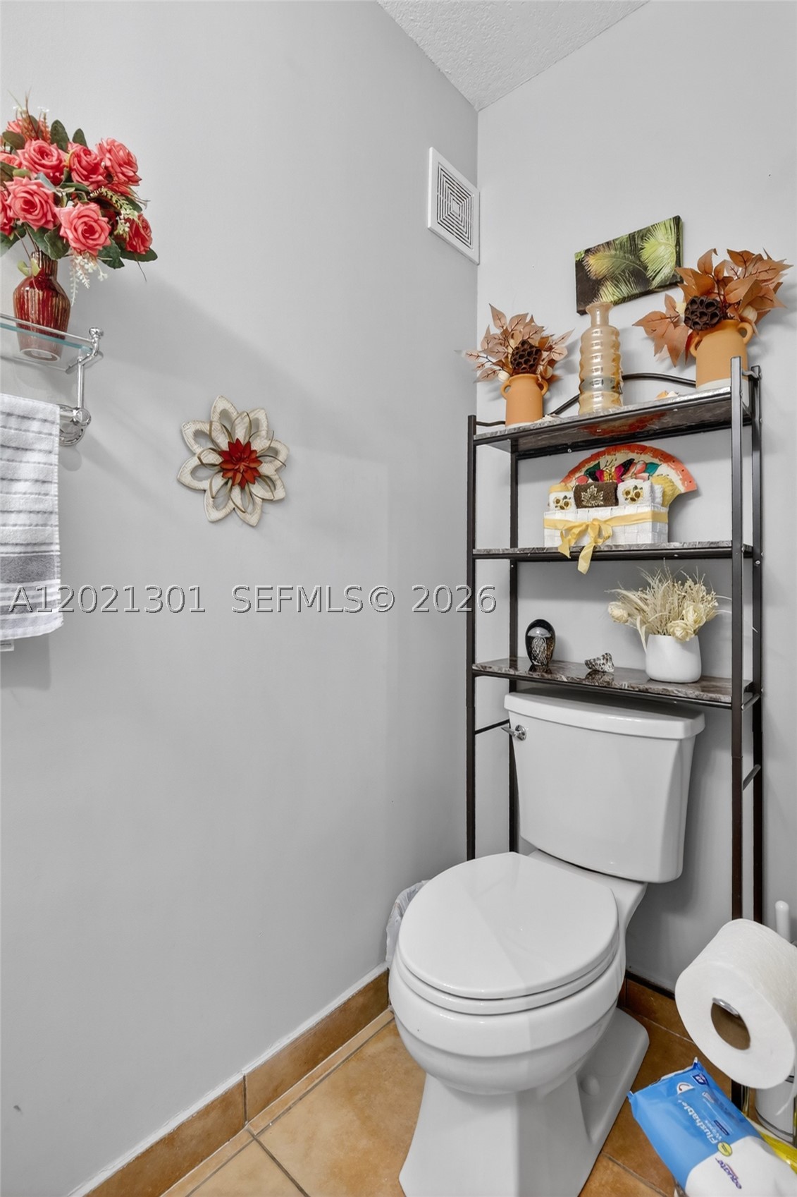 120 Jacaranda Country Club Dr #205, Plantation FL 33324