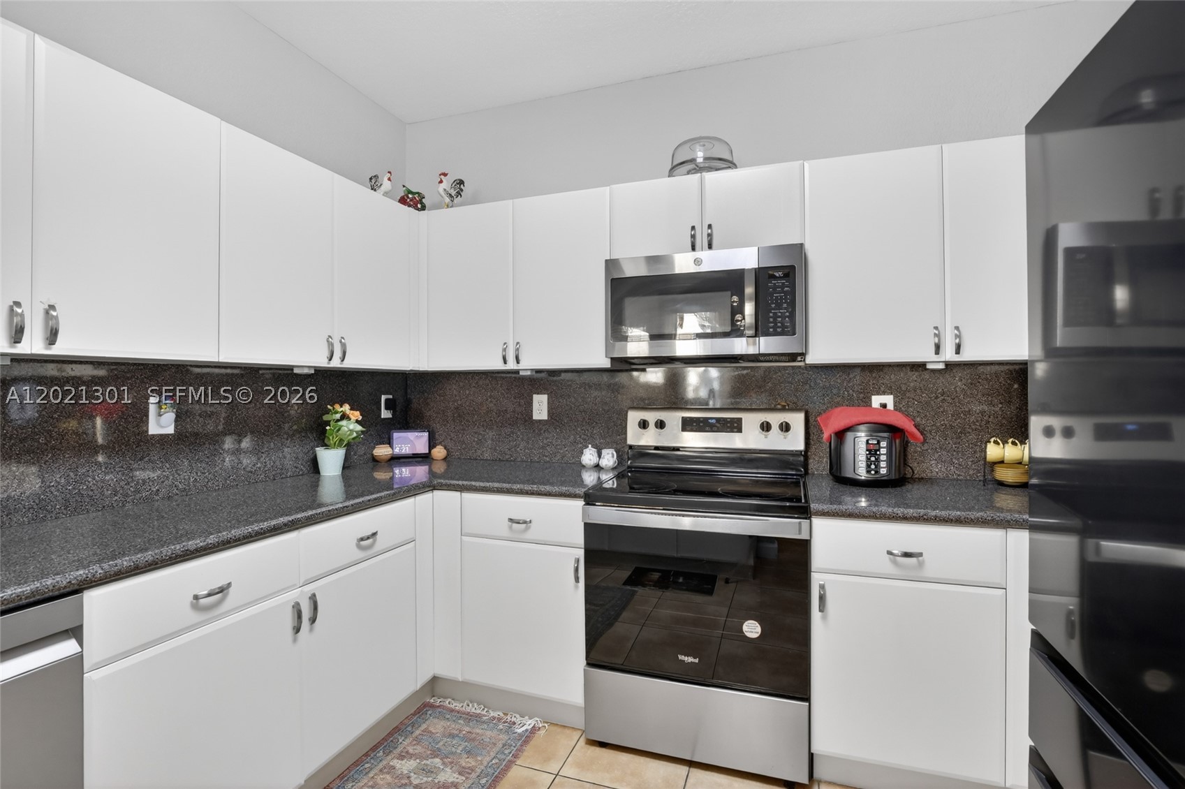 120 Jacaranda Country Club Dr #205, Plantation FL 33324