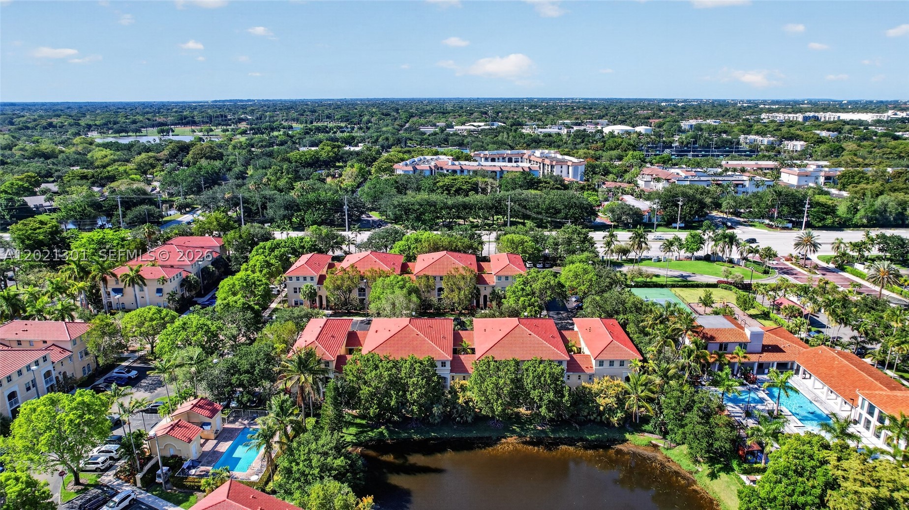 120 Jacaranda Country Club Dr #205, Plantation FL 33324