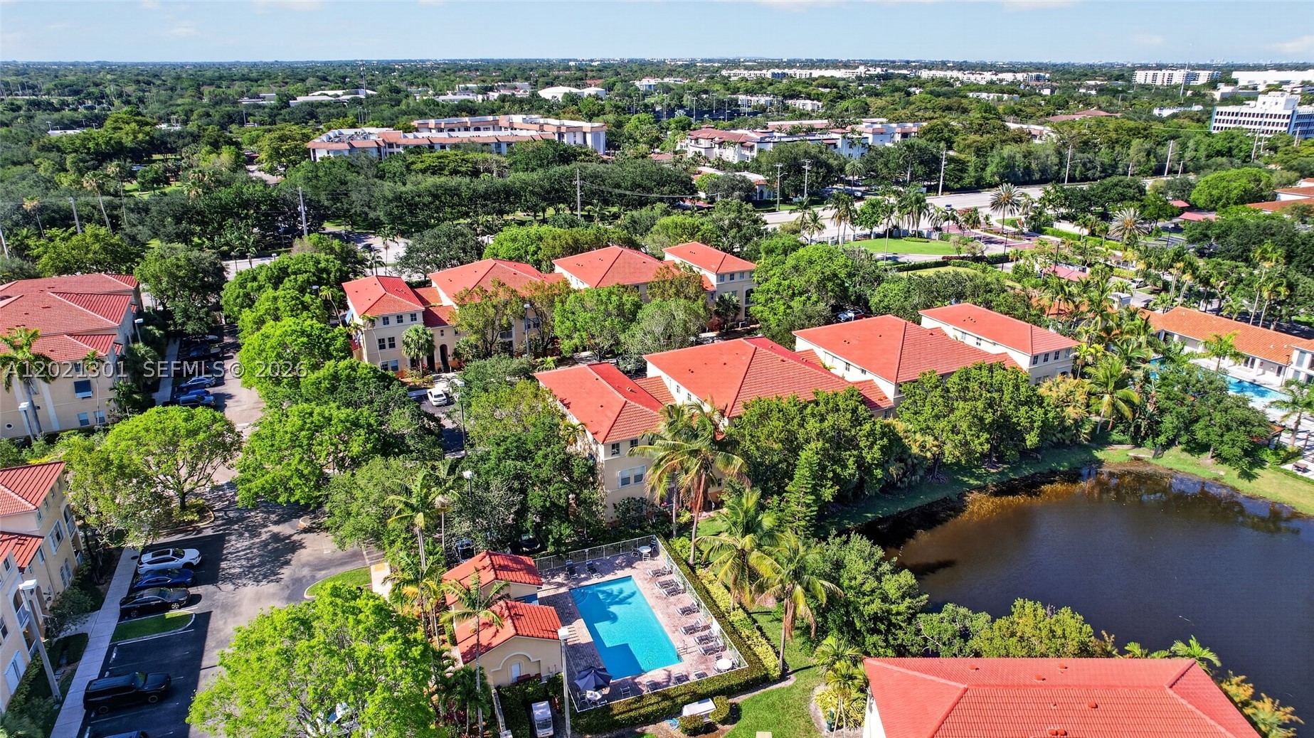 120 Jacaranda Country Club Dr #205, Plantation FL 33324