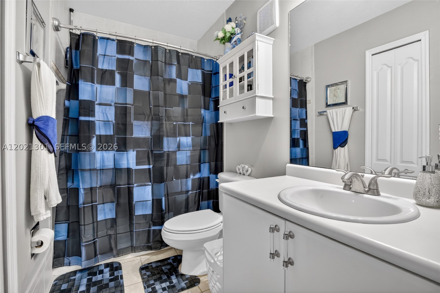 120 Jacaranda Country Club Dr #205, Plantation FL 33324