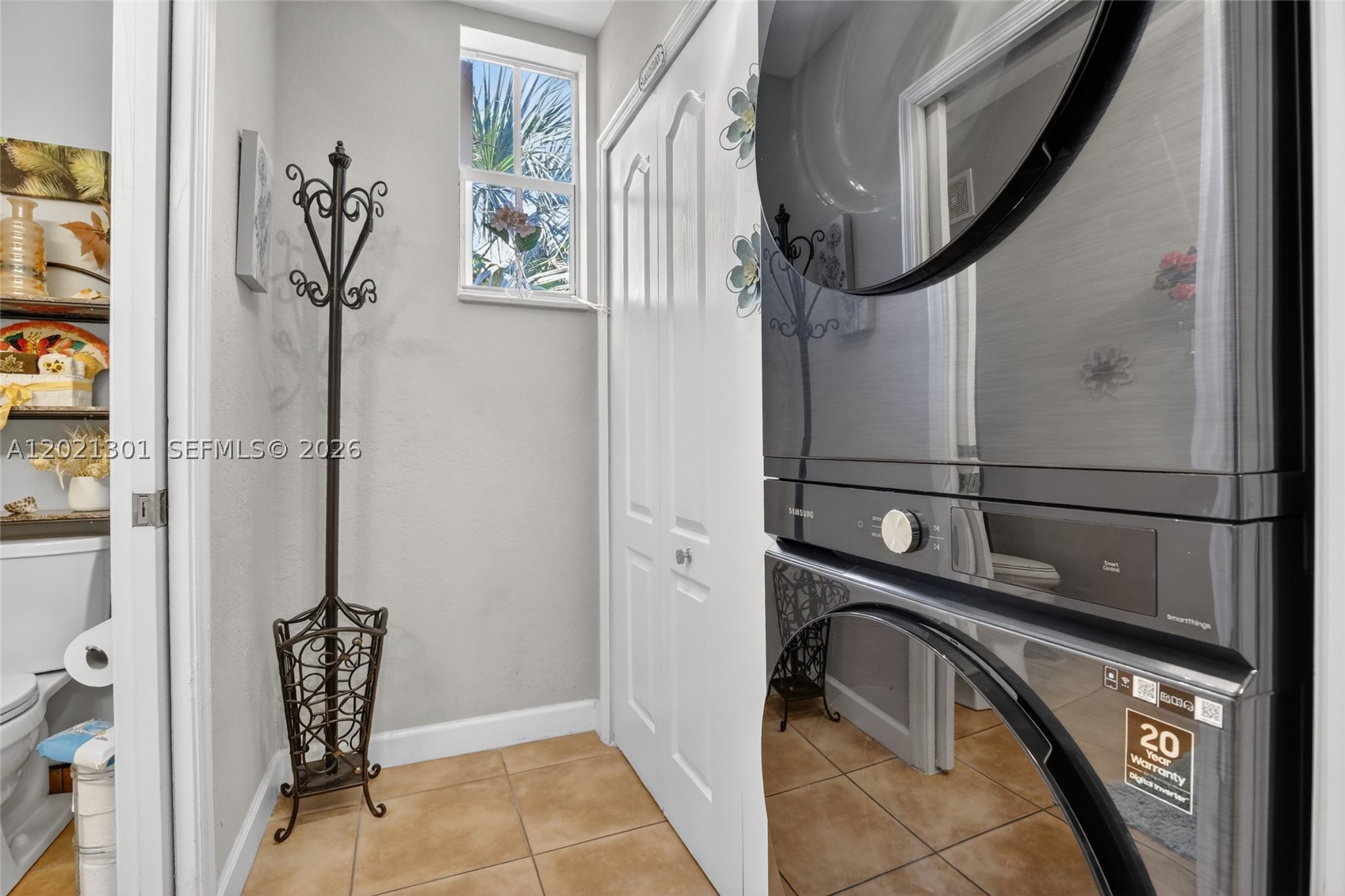 120 Jacaranda Country Club Dr #205, Plantation FL 33324