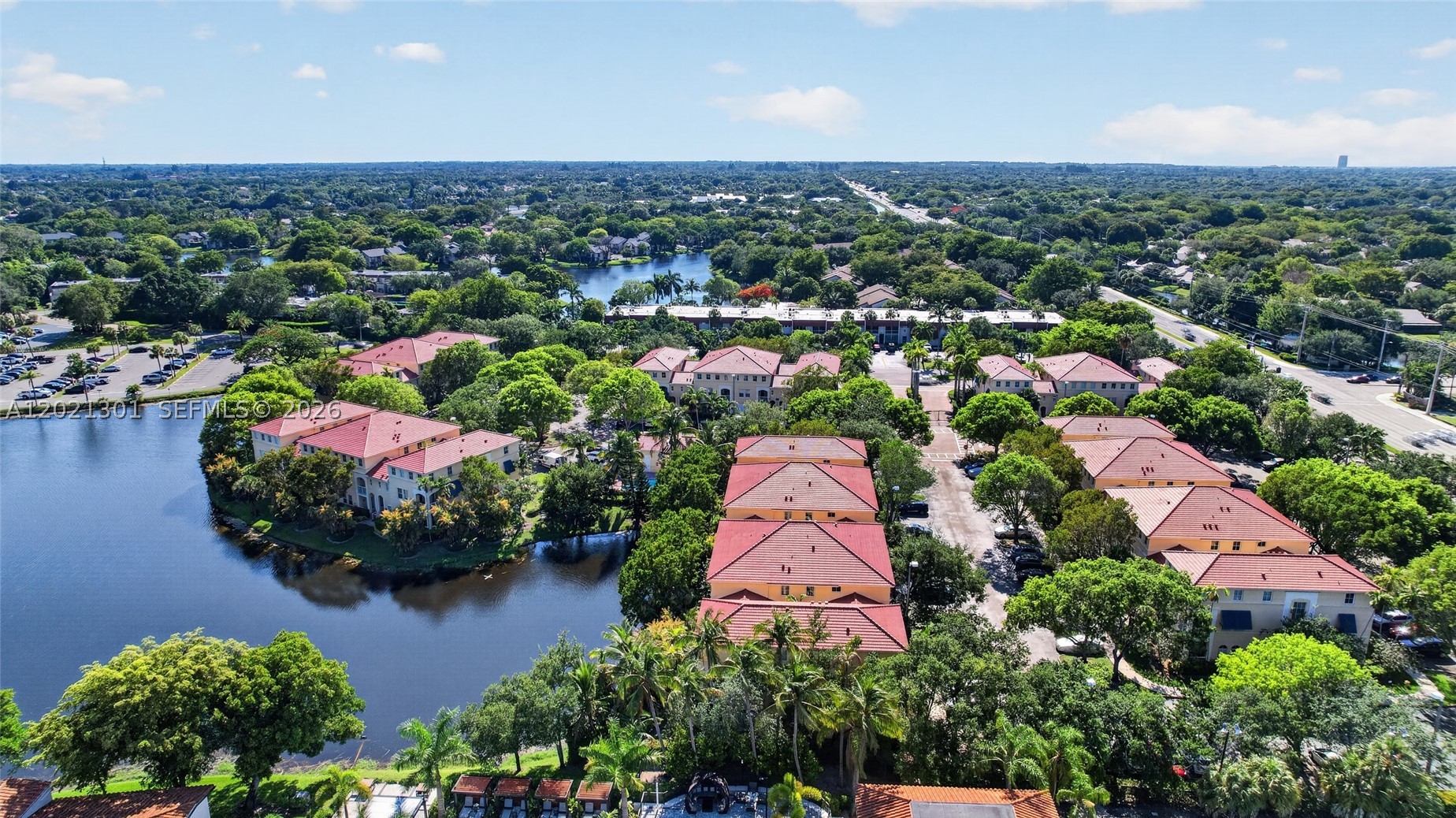 120 Jacaranda Country Club Dr #205, Plantation FL 33324