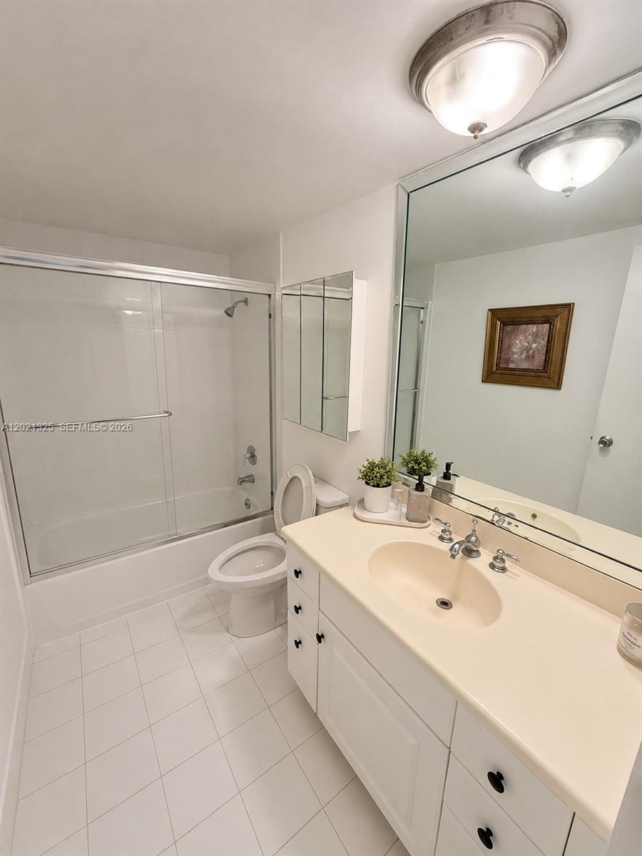 5151 Collins Ave #1520, Miami Beach FL 33140
